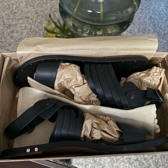 Beek Raven Sandals NIB - Picture 3 of 5